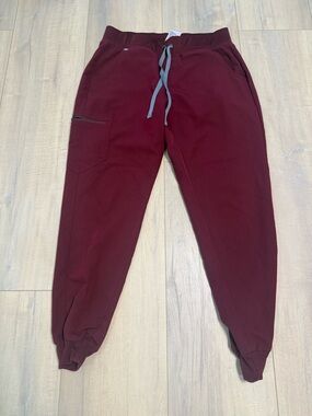Figs Men's Drawstring scrub pants in Burgundy